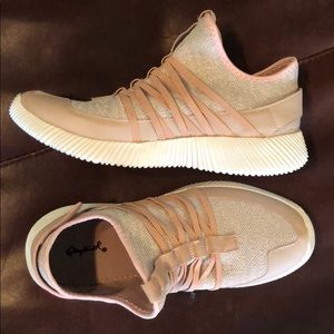 Women’s sneakers